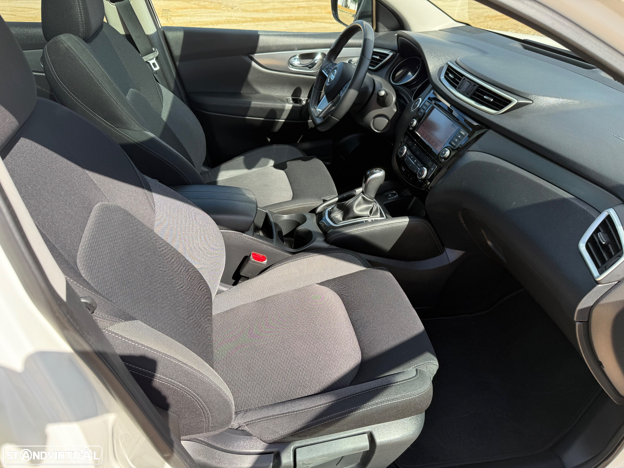Nissan Qashqai 1.3 DIG-T N-Connecta J18 DCT - 13