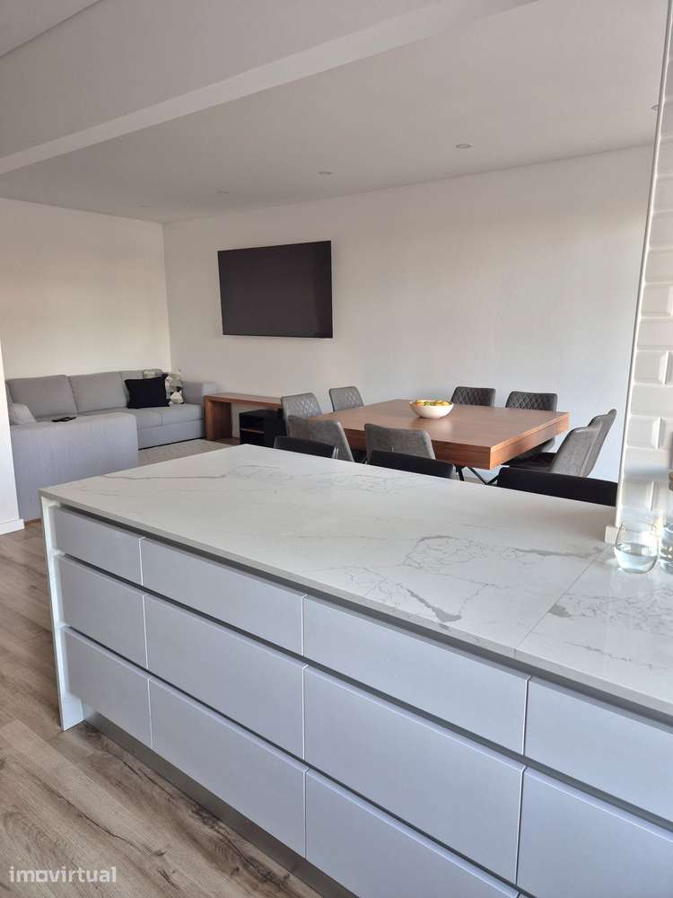 T4 remodelado no Lumiar | 140 m² + arrecadação de 15 m² - Grande imagem: 3/22