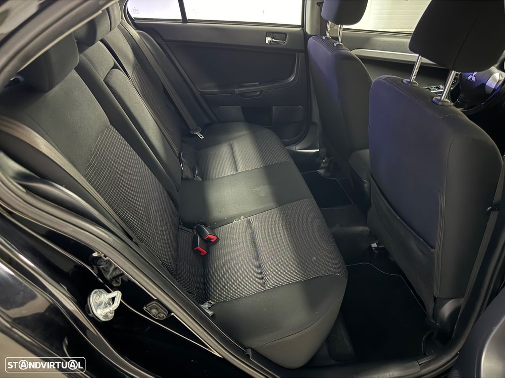 Mitsubishi Lancer Sportback 1.6 Invite Black Edition ClearTec - 14