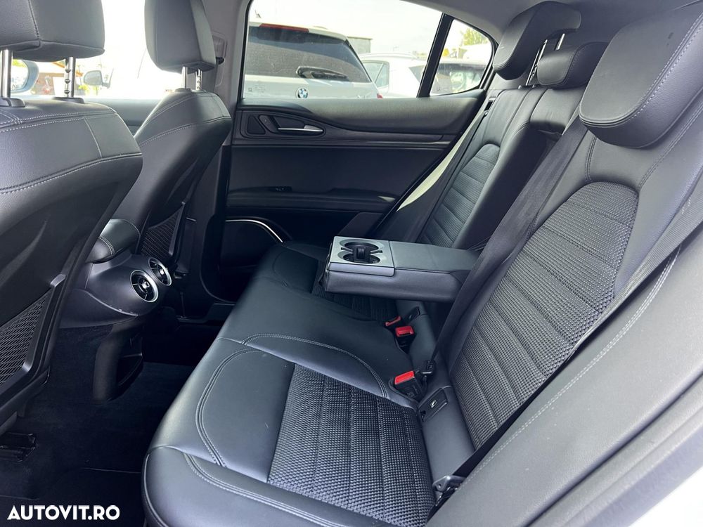 Alfa Romeo Stelvio - 33