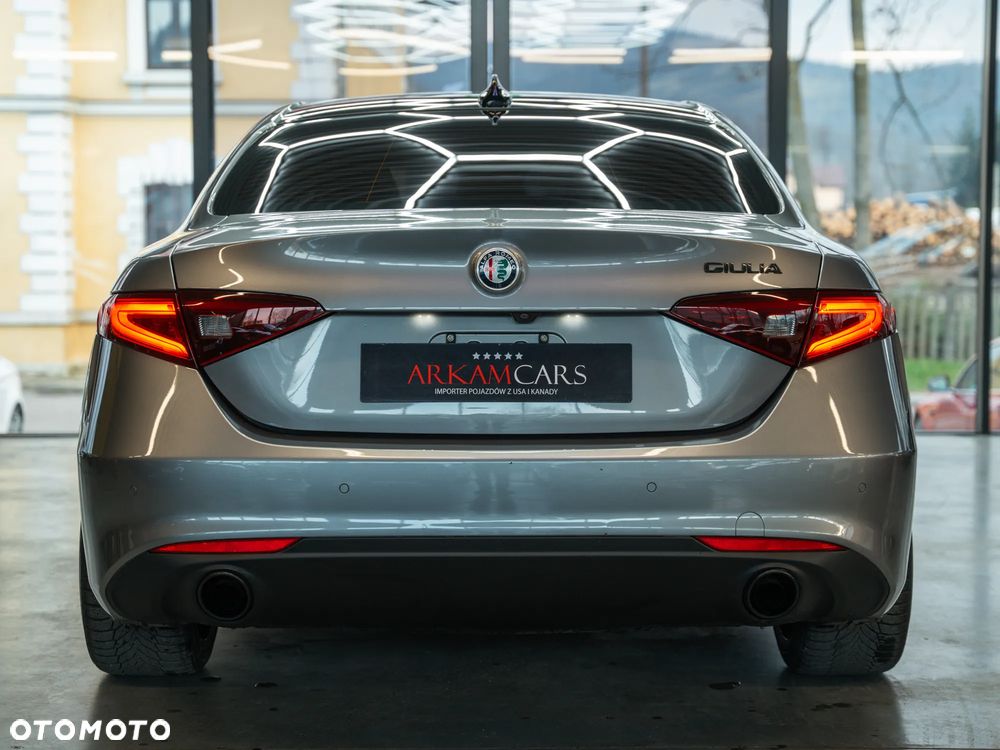 Alfa Romeo Giulia - 7