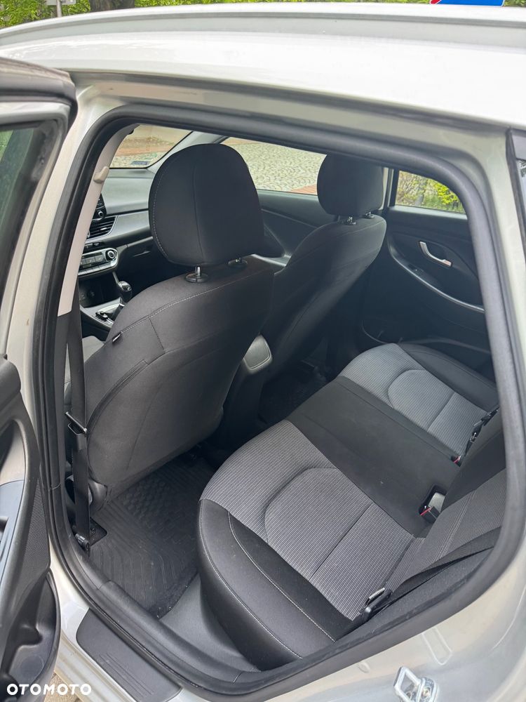 Hyundai i30 1.6 D Classic + - 17