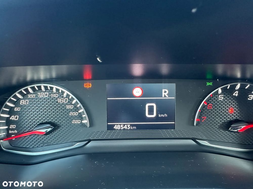 Peugeot 2008 1.2 PureTech Active S&S EAT8 - 20