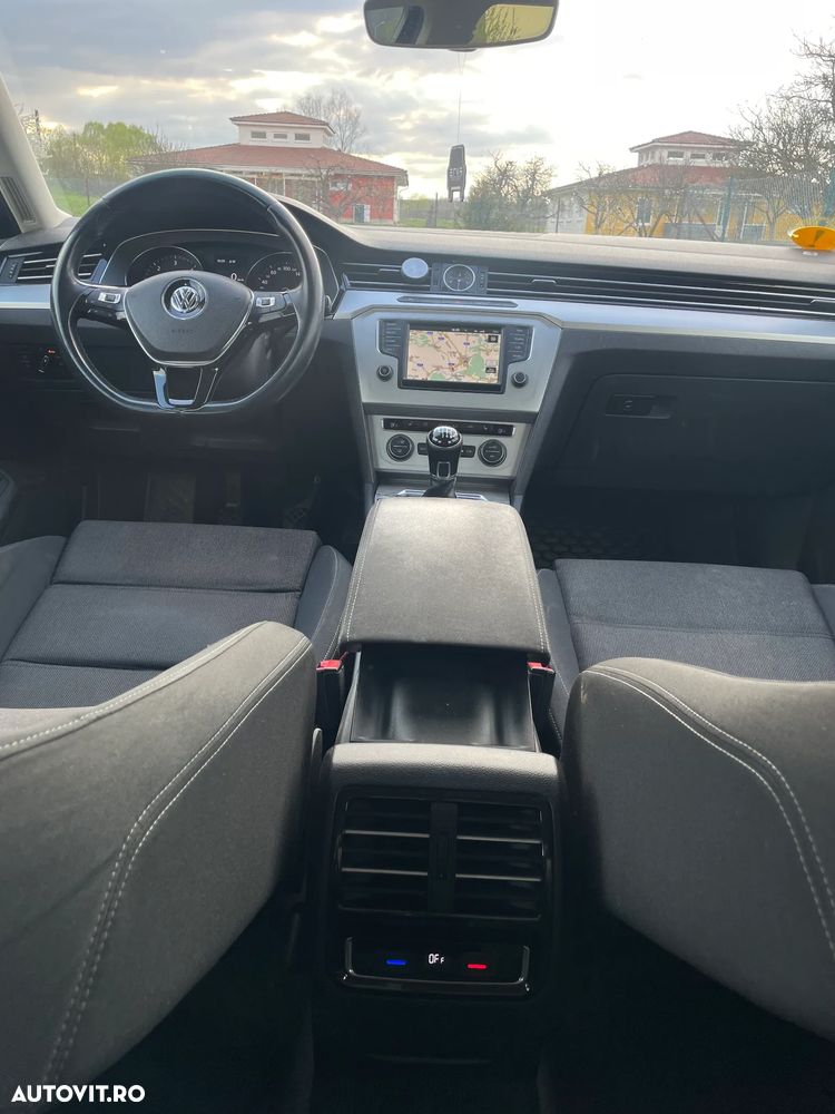 Volkswagen Passat 2.0 TDI Comfortline - 11