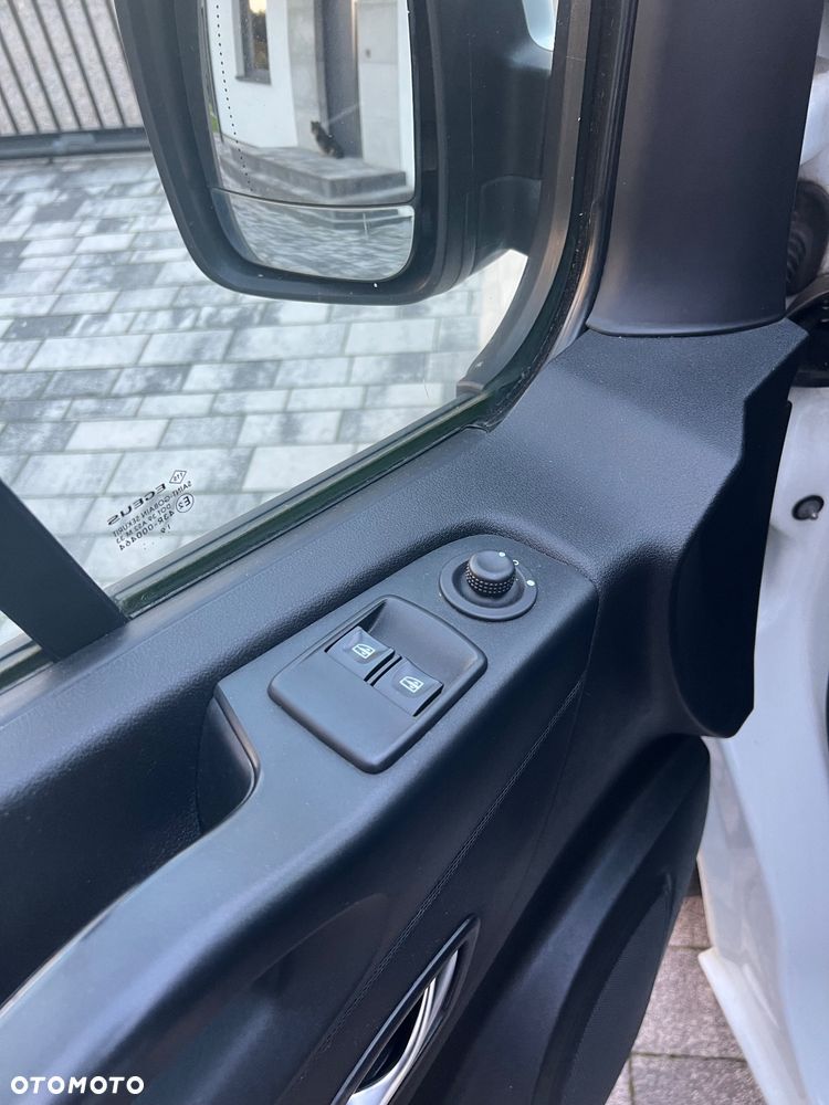 Nissan Nv300 - 9