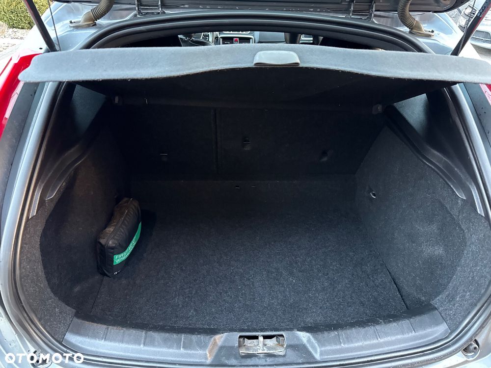 Volvo V40 D3 Geartronic RDesign - 31