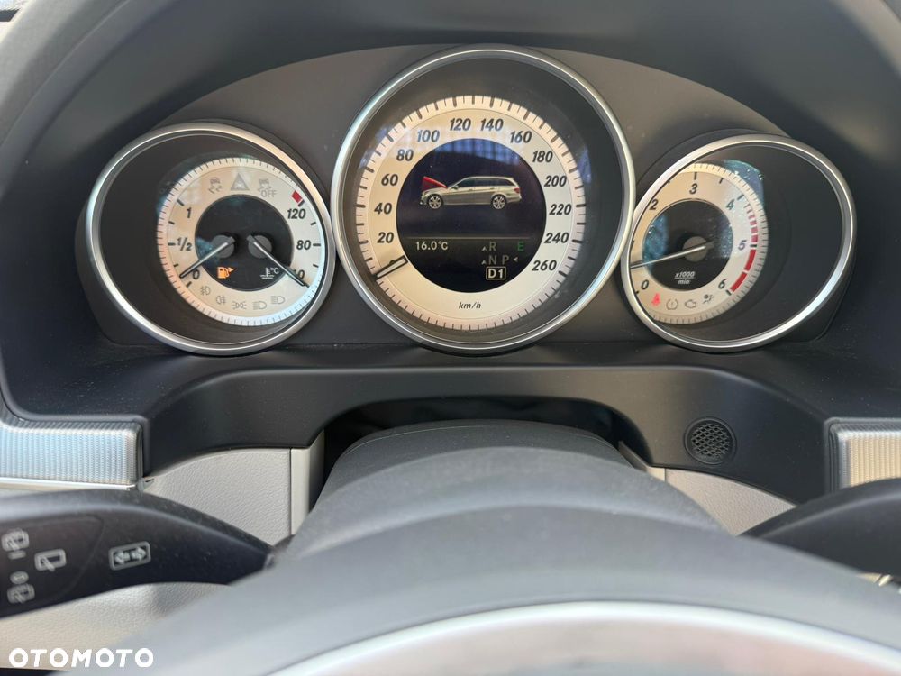 Mercedes-Benz Klasa E 300 BlueTEC 7G-TRONIC - 19