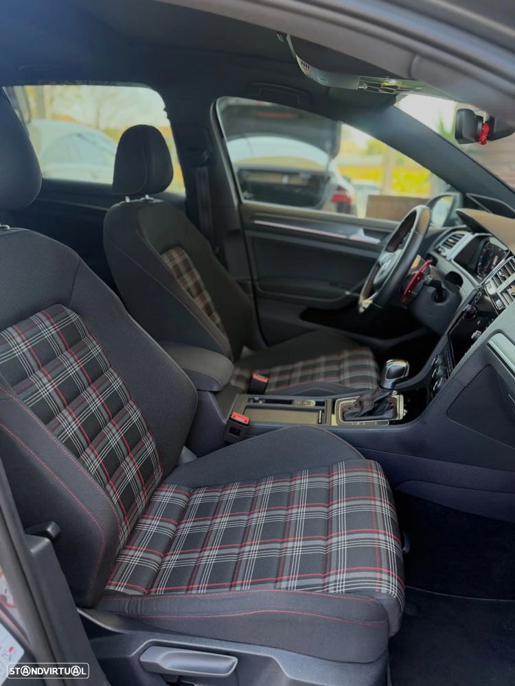 VW Golf 2.0 TSI GTI DSG Performance - 21