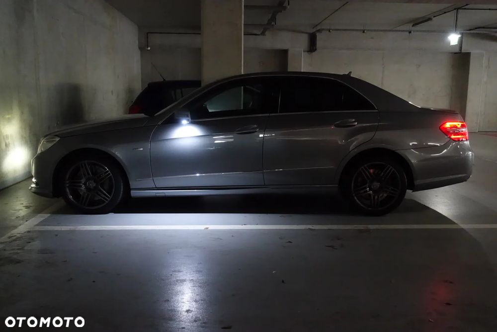 Mercedes-Benz Klasa E 500 4-Matic BlueEff Avantgarde - 33