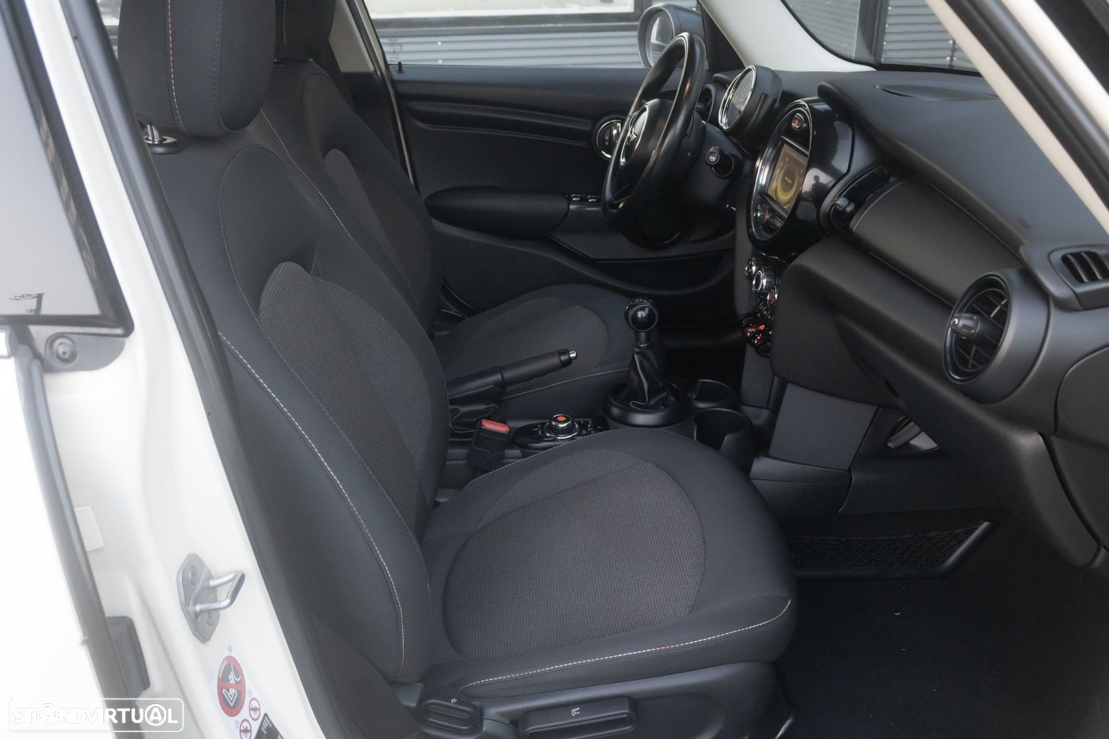 MINI 5 Portas One D - 21