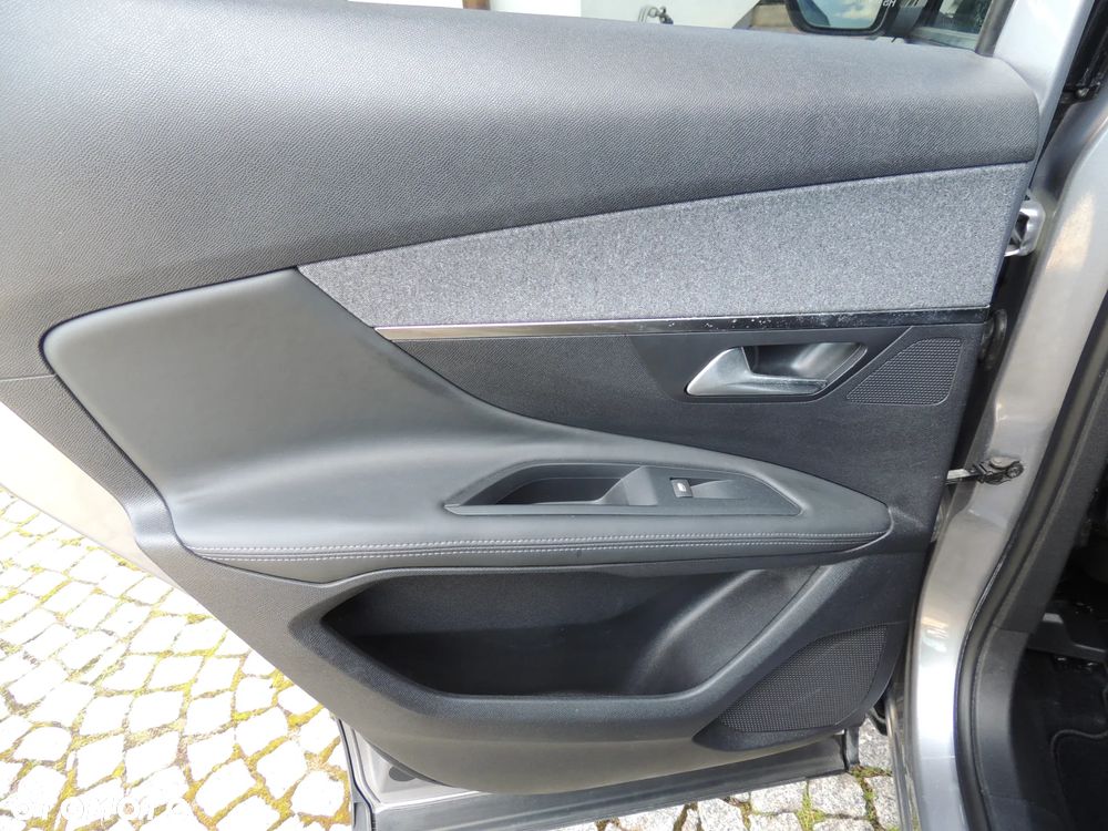 Peugeot 3008 1.2 PureTech Allure - 22