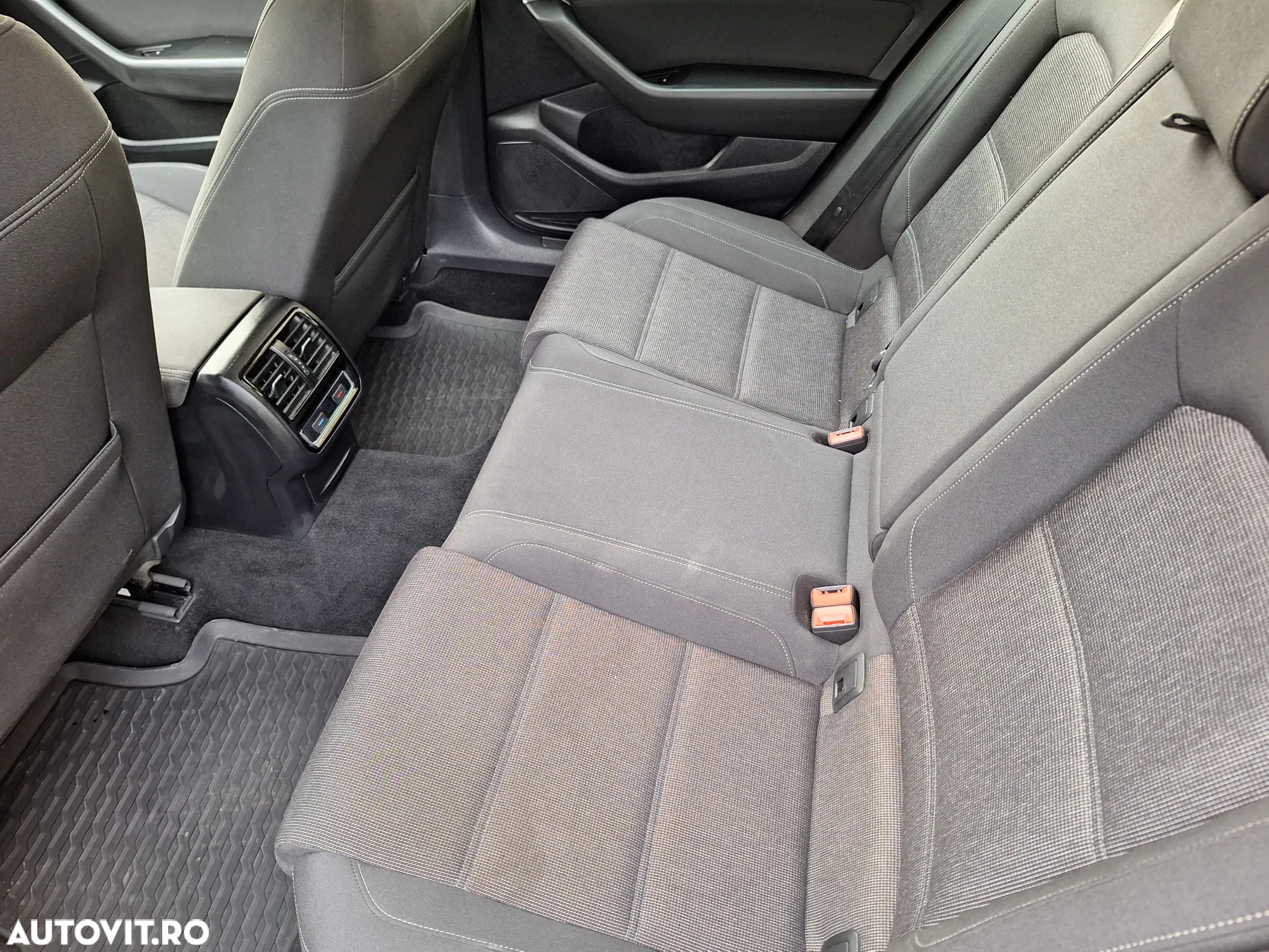 Volkswagen Passat Variant 2.0 TDI (BlueMotion Technology) Comfortline - 11