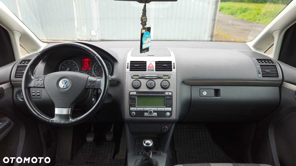 Volkswagen Touran - 5