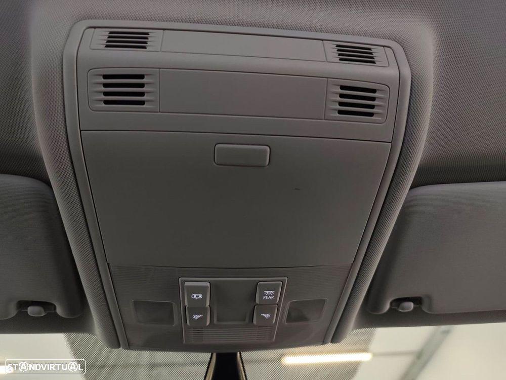 VW Golf 1.0 TSI Confortline DSG - 38