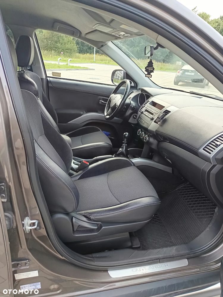 Mitsubishi Outlander 2.0 DID Invite SE - 21