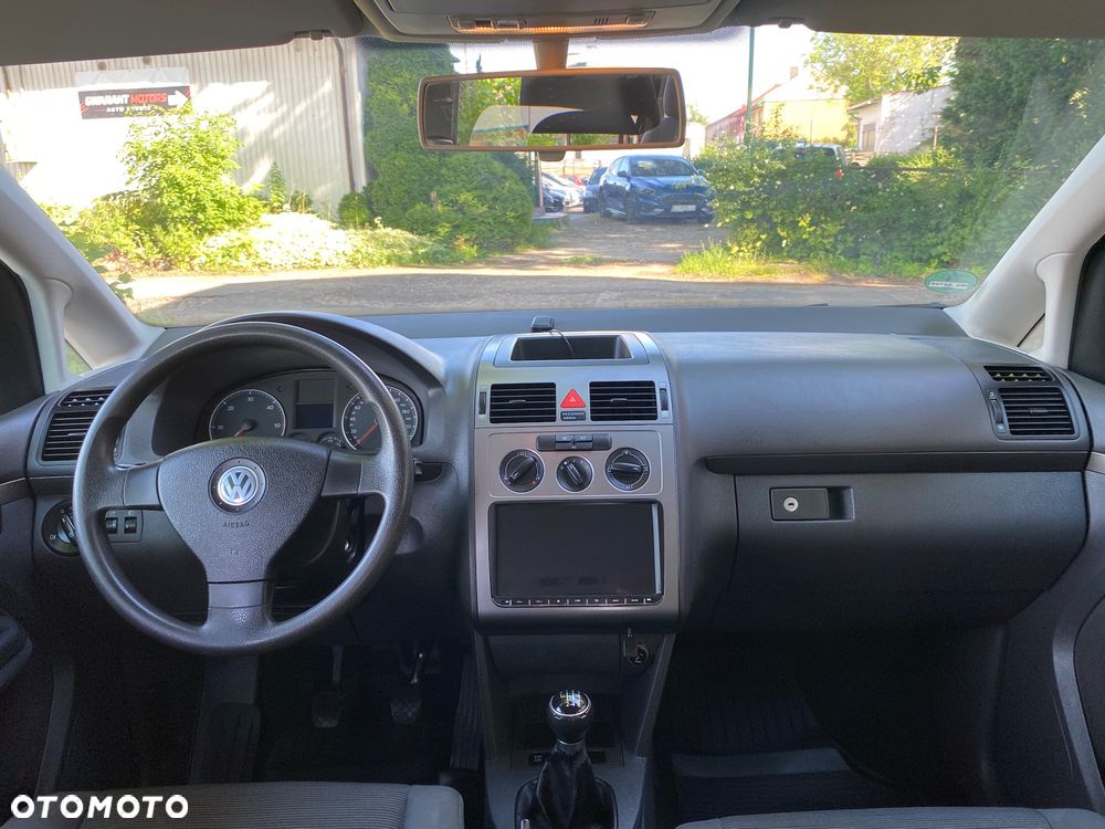 Volkswagen Touran - 25