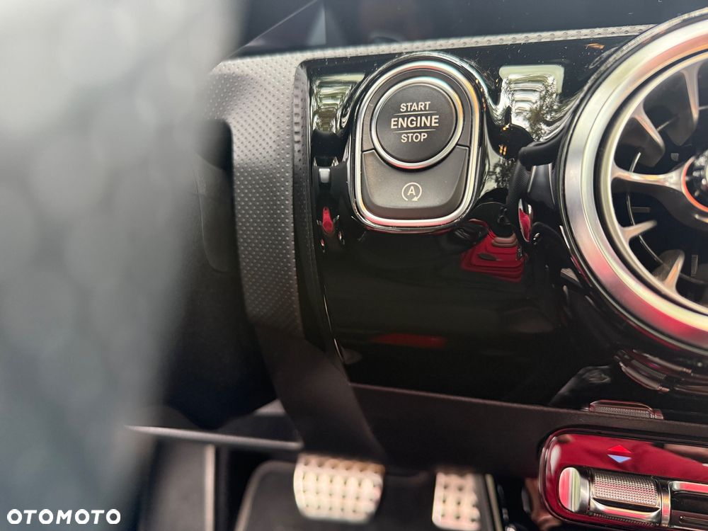 Mercedes-Benz CLA 200 AMG Line 7G-DCT - 7