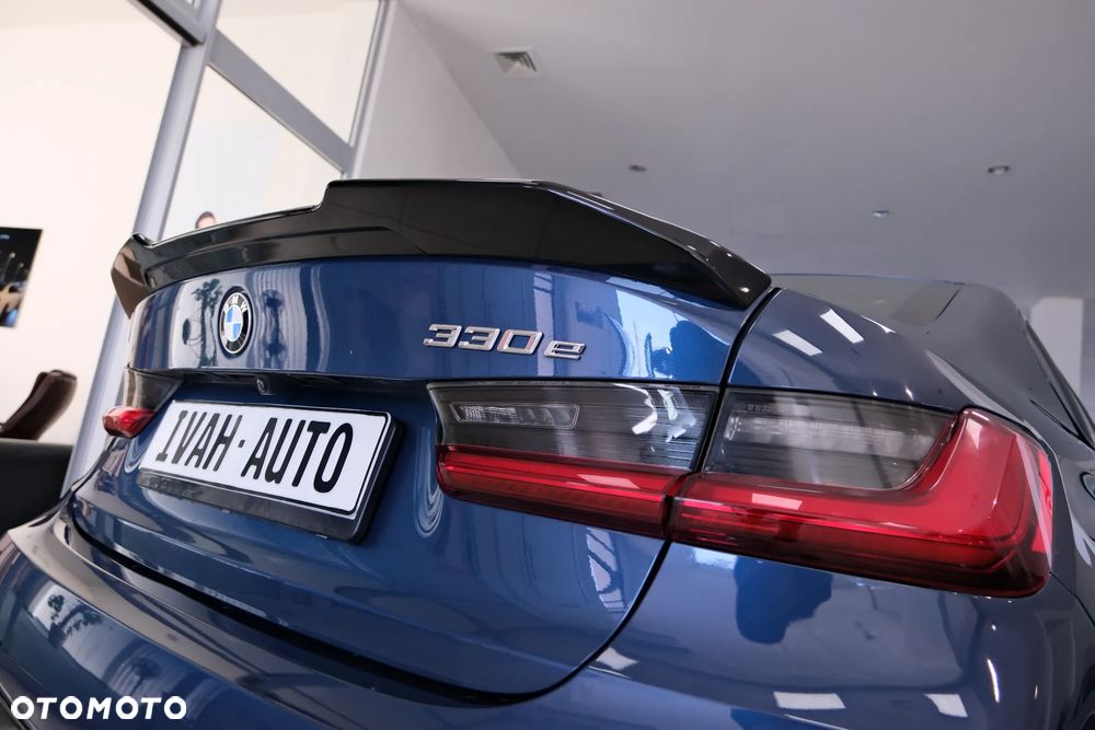 BMW Seria 3 330e Sport - 10