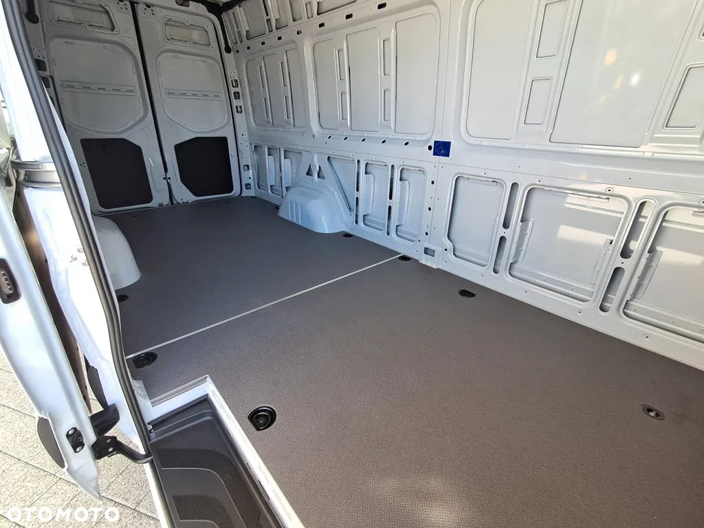 Mercedes-Benz Sprinter - 16
