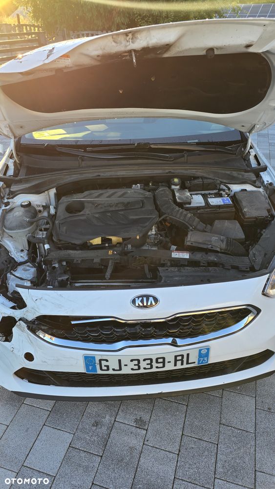 Kia Ceed 1.6 CRDi mHEV Business Line - 19