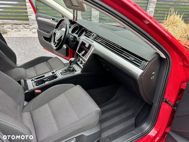 Volkswagen Passat Variant 1.6 TDI SCR DSG Business - 15