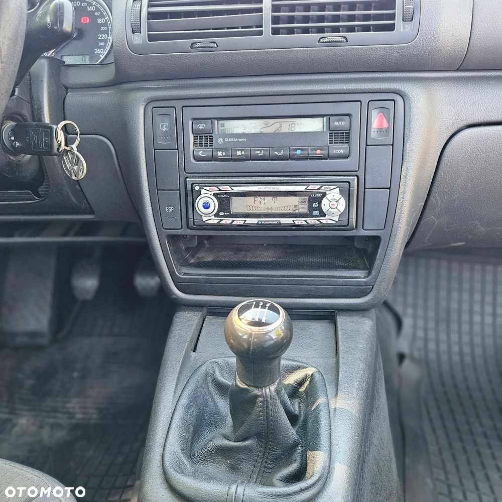 Volkswagen Passat - 18