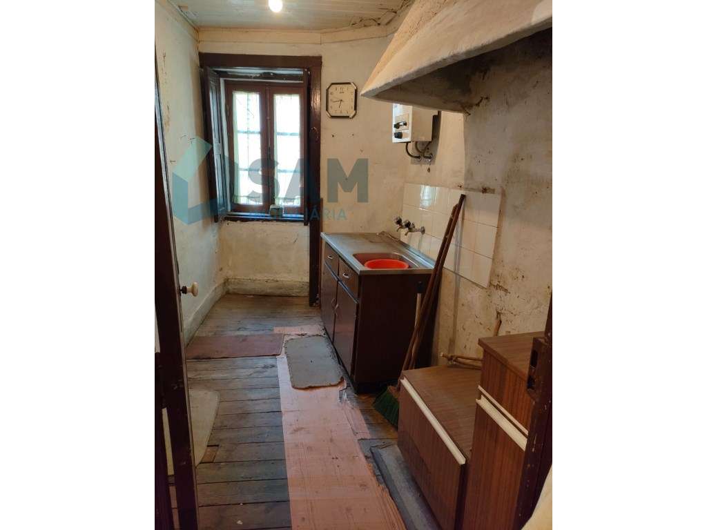 Moradia com Dois Pisos Independentes em Gouveia | Potencial de Inve... - Grande imagem: 2/35