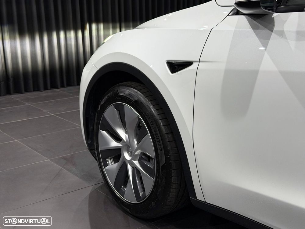 Tesla Model Y Long Range Dual Motor AWD - 13