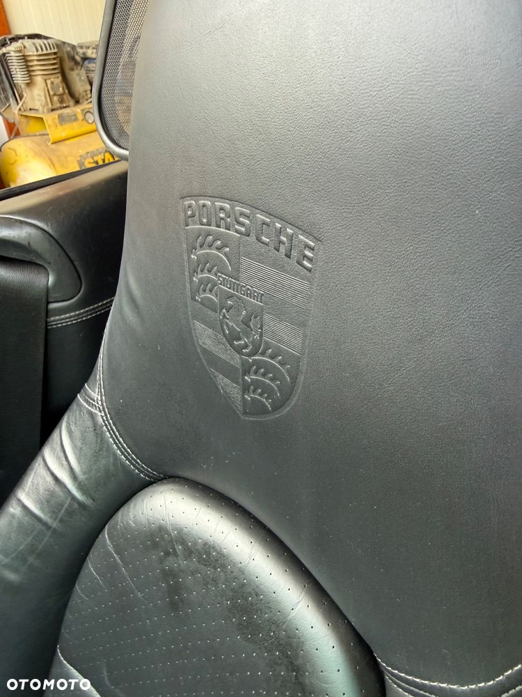 Porsche 911 Carrera 4 - 18