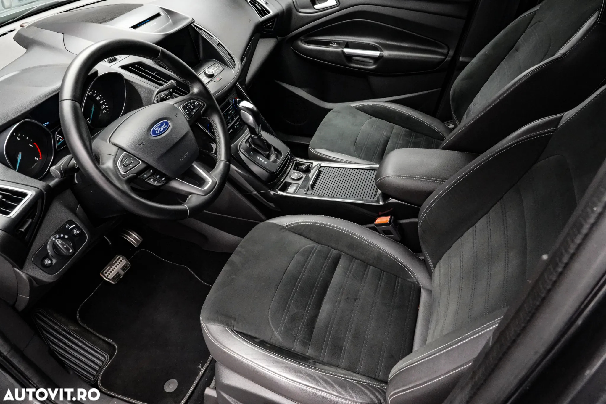 Ford Kuga 2.0 TDCi 4WD Powershift ST-Line - 9