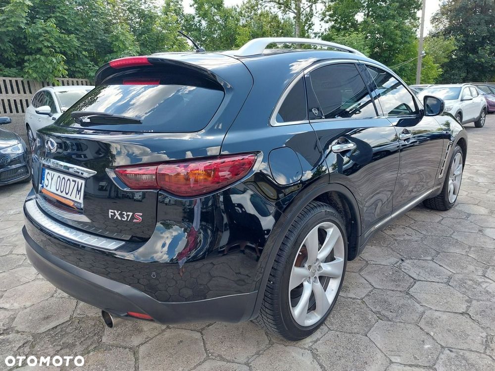 Infiniti FX - 10