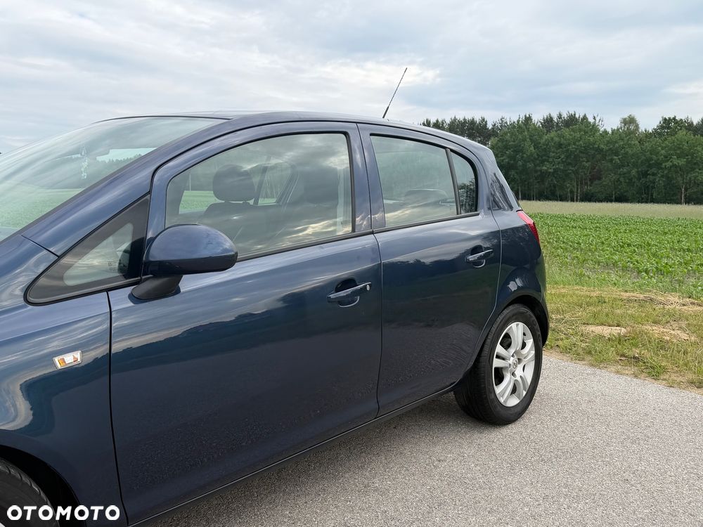 Opel Corsa 1.2 16V Cosmo - 12