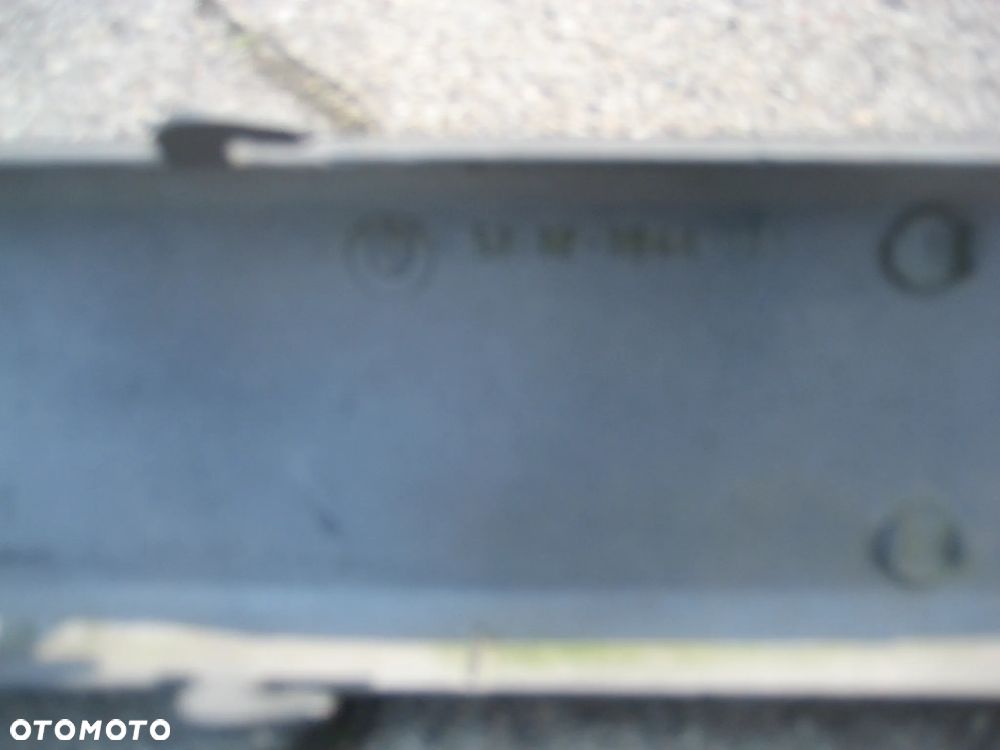 bmw 5 e34 listwa zderzaka tył lewa 51121944185 - 9