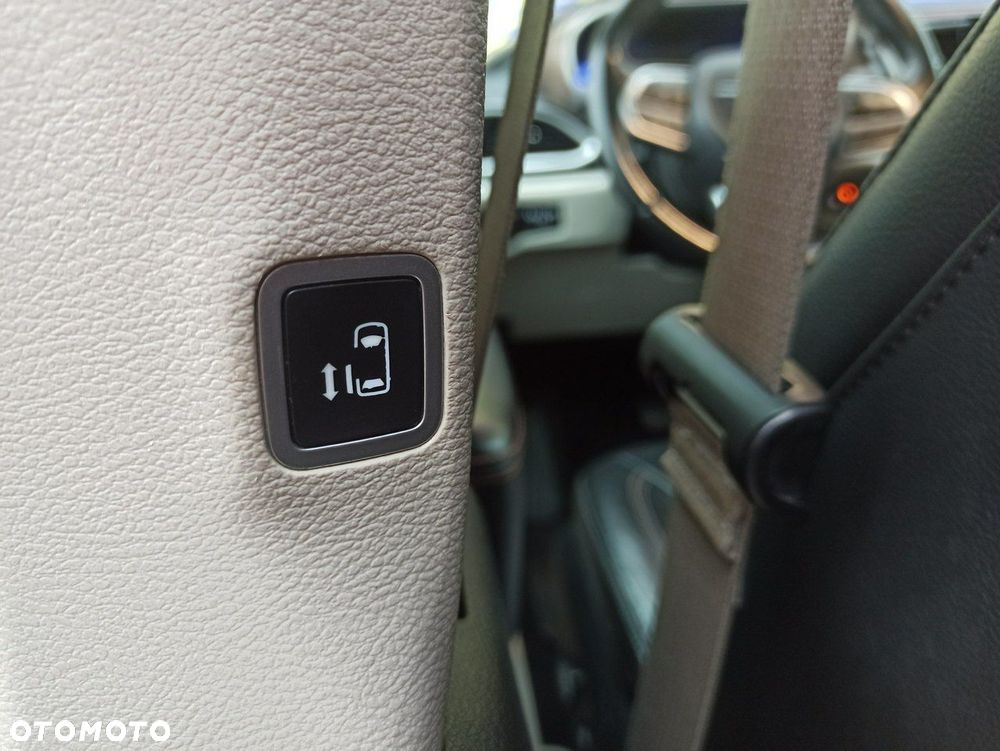 Chrysler Pacifica - 16