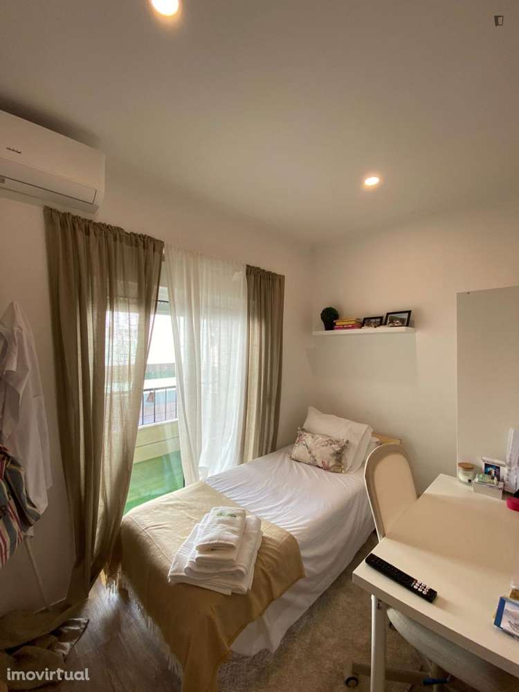 Quarto - localizado em Almada Lisbon - Grande imagem: 4/11