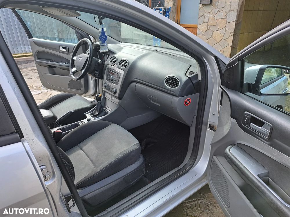 Ford Focus 1.6 TDCi DPF Titanium - 12