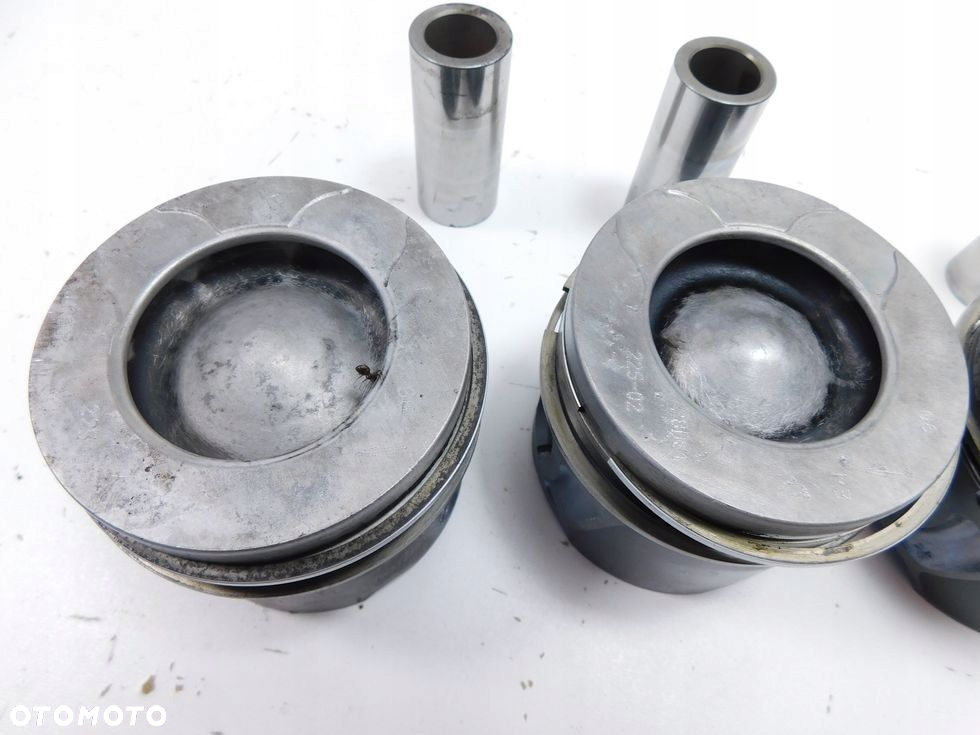 Tłok tłoki 2.0 HDI TDCI EURO5 Ford Peugeot Citroen C5 III S-Max Galaxy 508 - 9