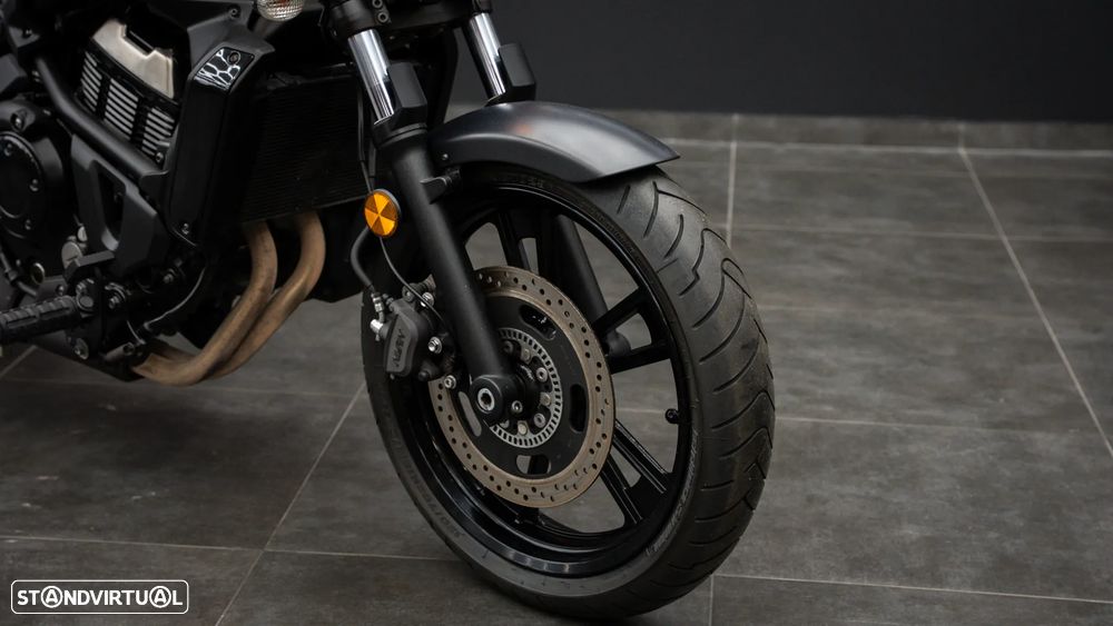 Kawasaki Vulcan 650 S - 12