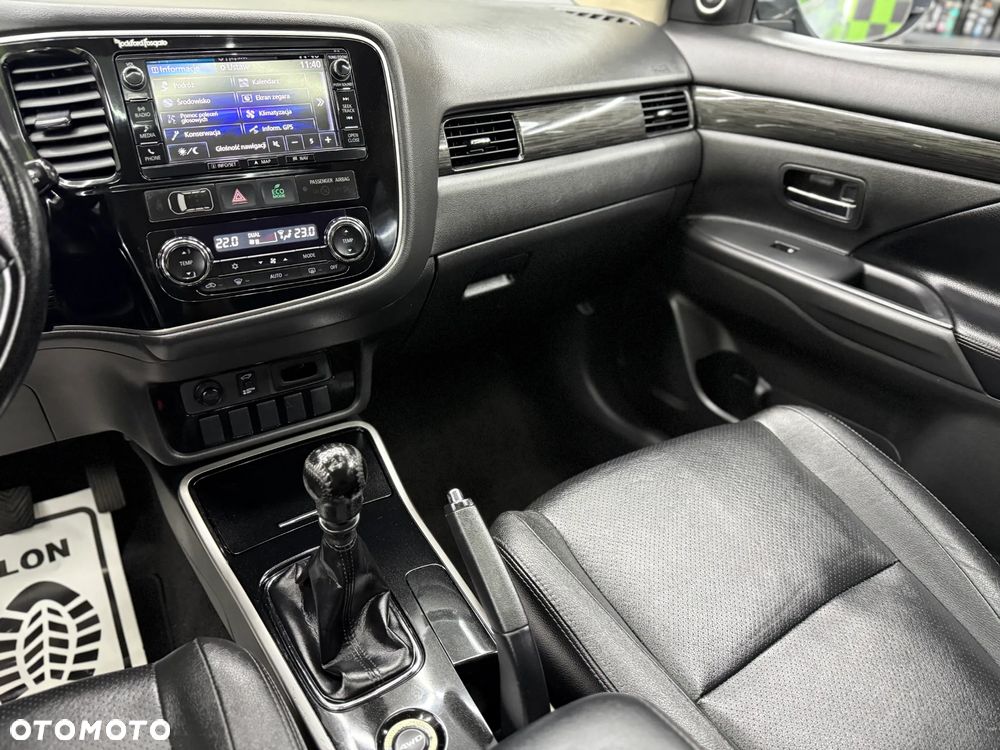 Mitsubishi Outlander 2.2 DI-D 4WD Intense - 37