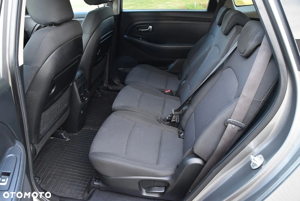 Kia Carens - 11