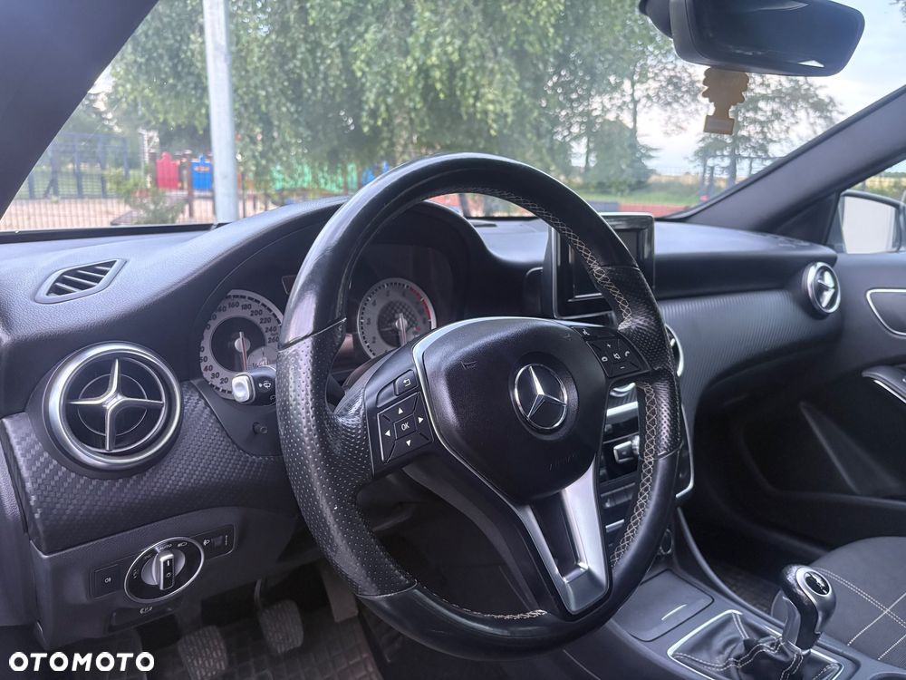 Mercedes-Benz Klasa A 180 BlueEfficiency Edition - 17