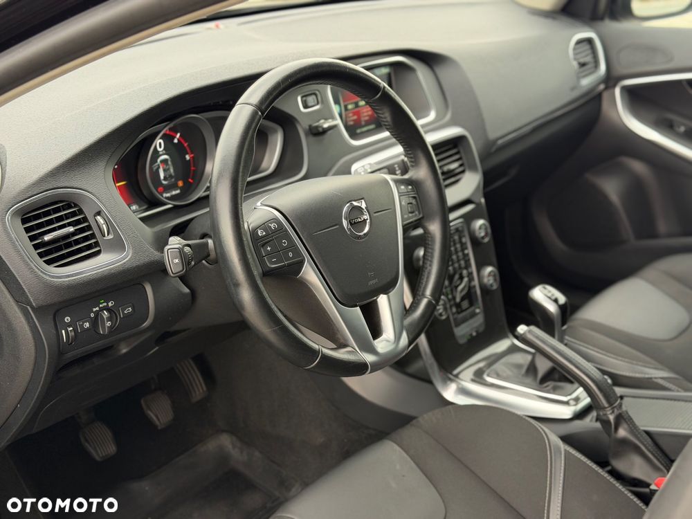 Volvo V40 D2 Drive-E Momentum - 10