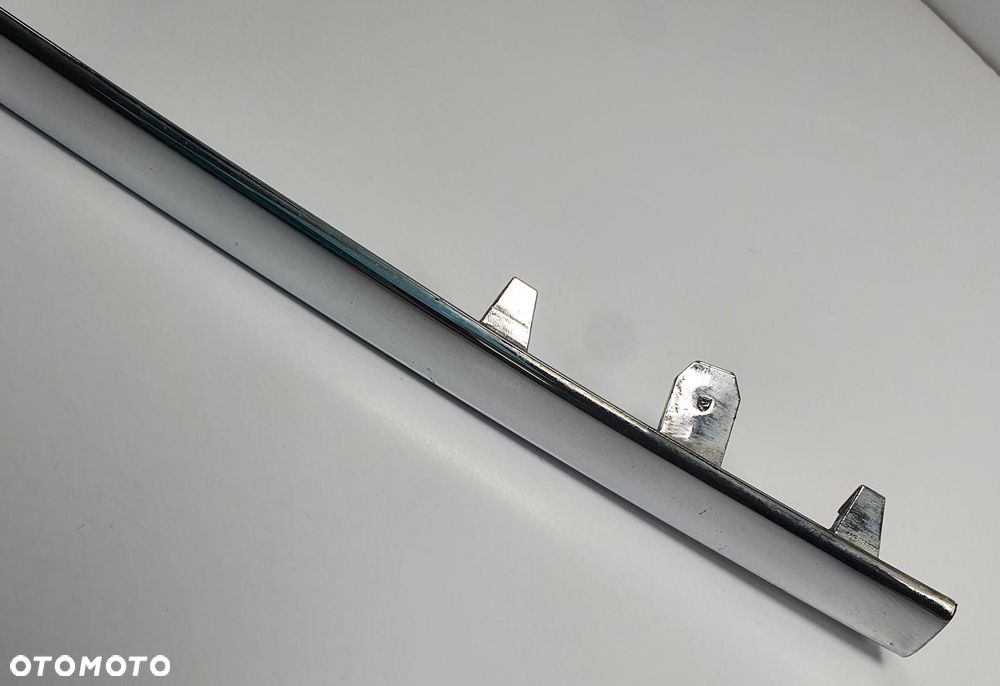 LISTWA ATRAPY GRILLA CHROM MERCEDES W245 - 2