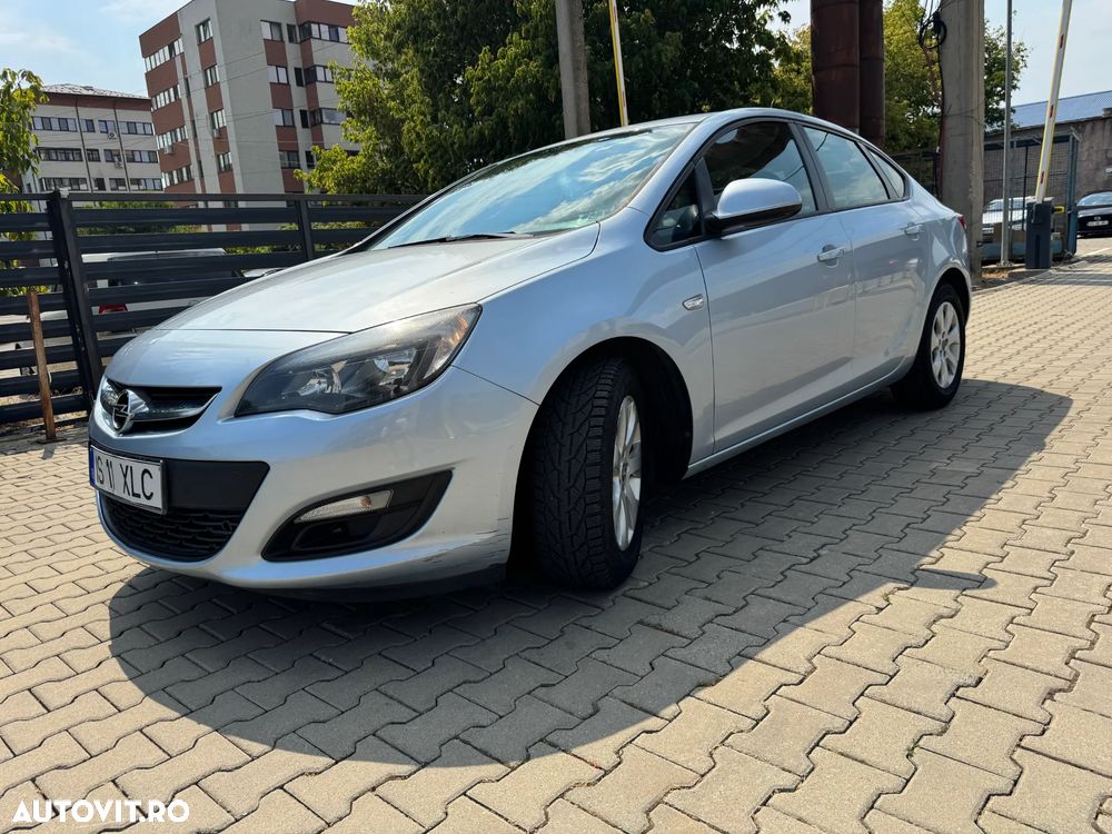 Opel Astra 1.4 Turbo ECOTEC Selection - 4