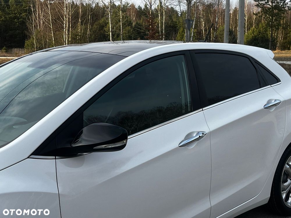 Hyundai i30 1.6 CRDi Fifa World Cup Edition - 26