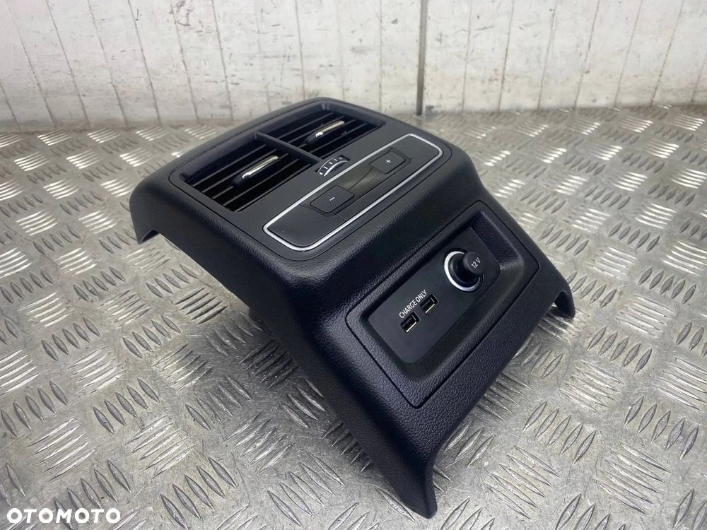 KRATKA NAWIEWU TYŁ TYLNA TUNELU USB GNIAZDO 12V AUDI A5 S5 RS5 8W - 7