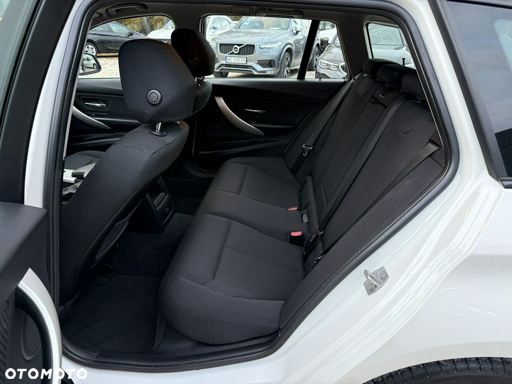 BMW Seria 3 318i GPF - 21