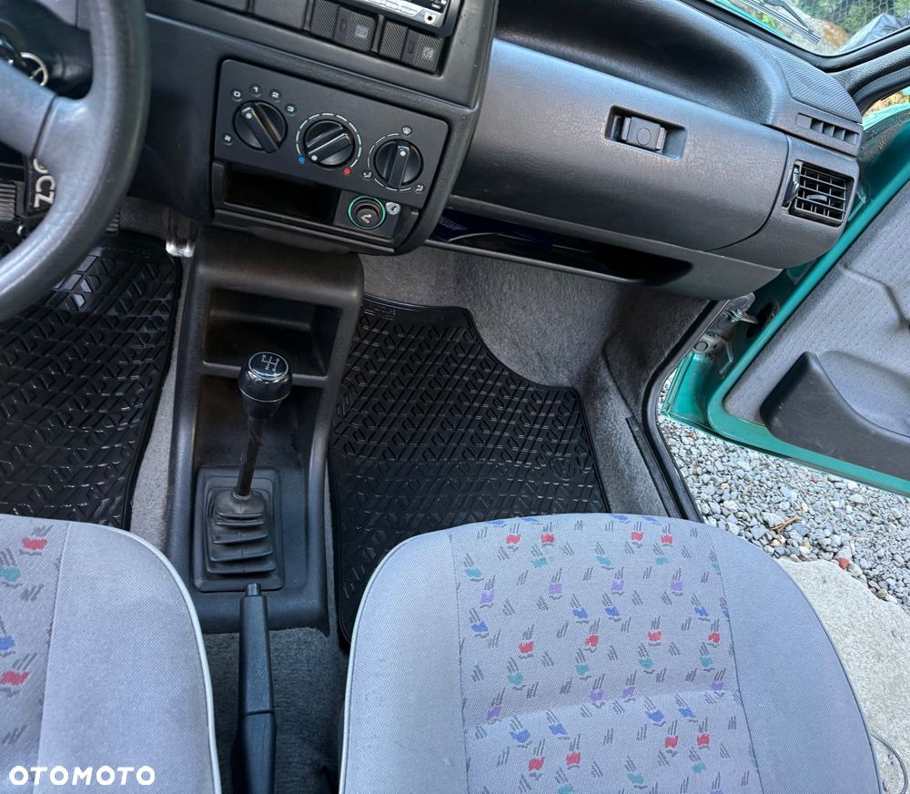 Volkswagen Polo 1.0 CL - 14