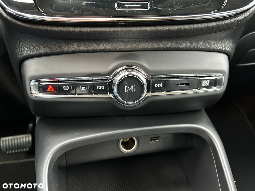 Volvo XC 40 T5 AWD Momentum - 25