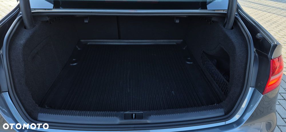 Audi A4 Limousine - 12